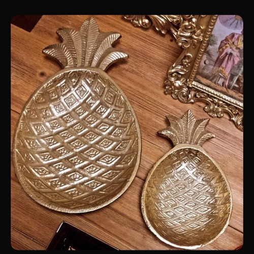 Table platters in pineapple shape, new, large and small