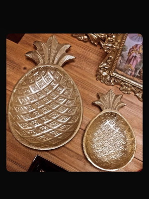 Table platters in pineapple shape, new, large and small