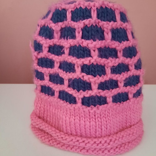 Women's knitted winter hat like new, pink and purple