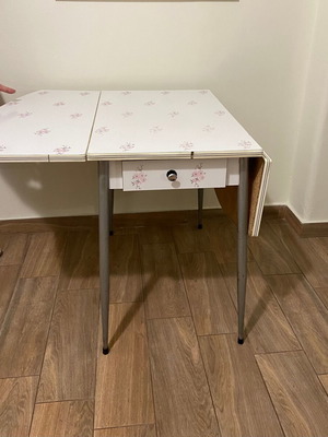 Formica kitchen table used, extendable with almond blossom design and drawer