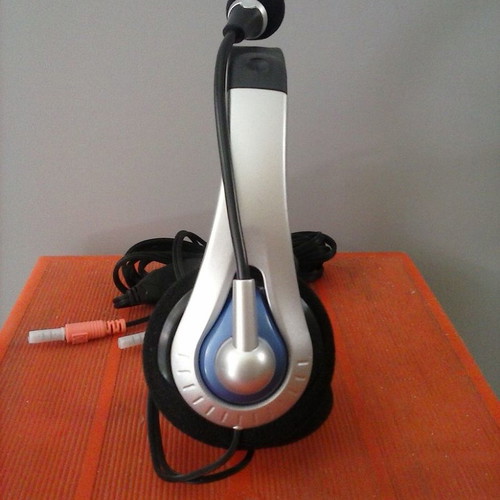 Headphones with microphone and volume control CH-1634
