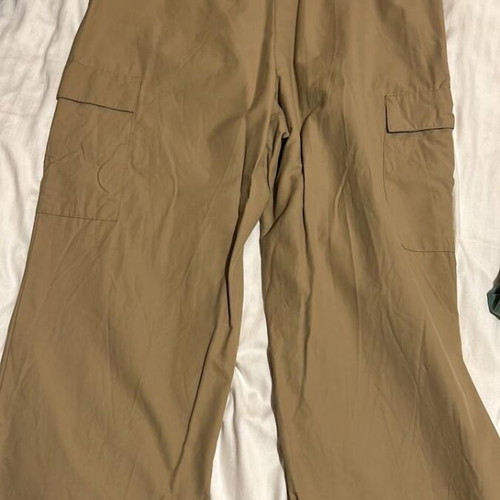 Zara women's cargo pants beige size L like new with belt