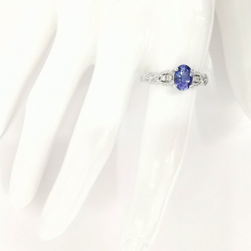 Tanzanite and diamond ring in 14 ct white gold, new