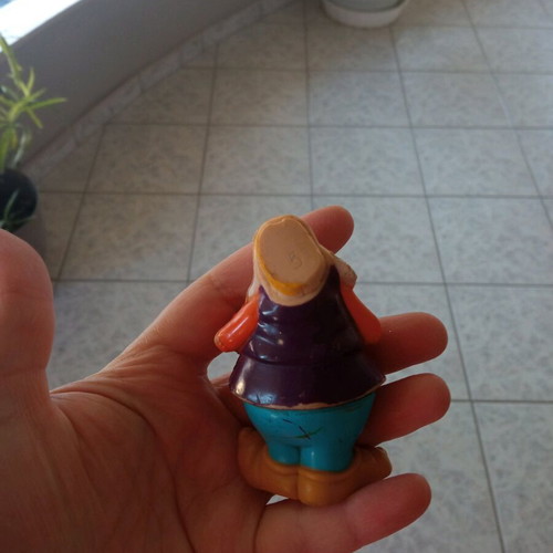 4 Snow White Dwarfs Disney used decorative figures