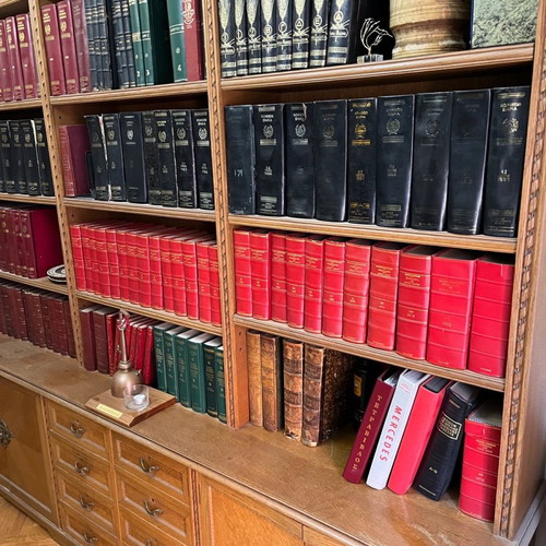 Wooden bookshelf used in very good condition