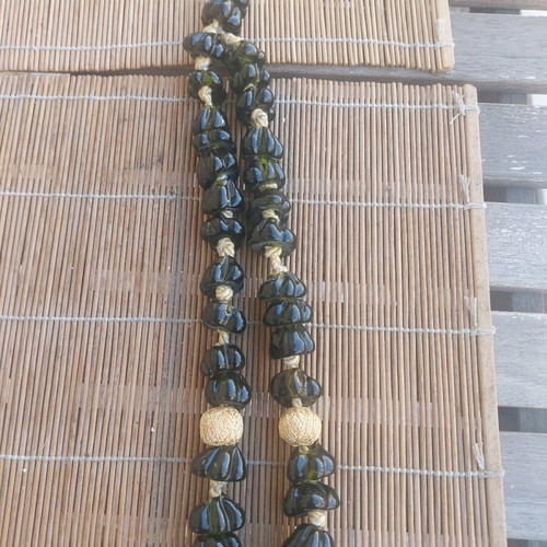 Decorative komboloi green Murano glass 32 cm like new