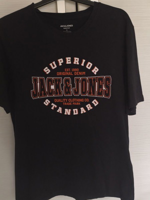 Jack & Jones Essentials short sleeve t-shirt like new, size M, black