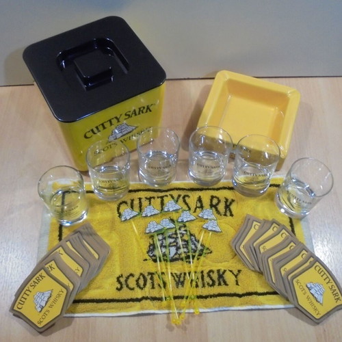 Cutty Sark Scots Whisky vintage promotional bar set new
