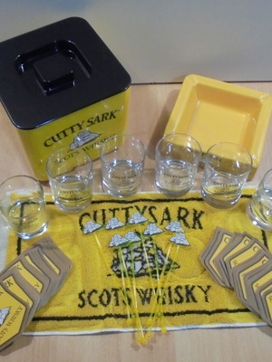 Cutty Sark Scots Whisky vintage promotional bar set new