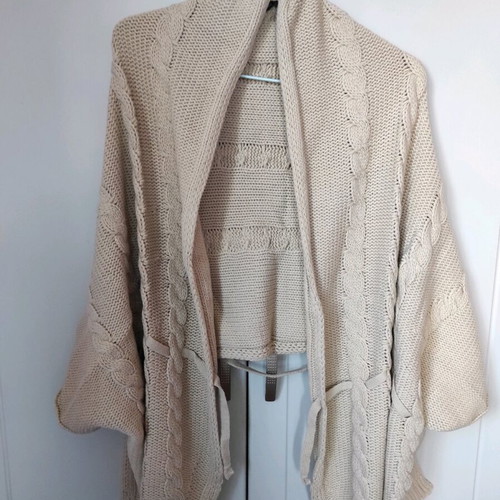 Knitted poncho cape like new, beige Noobass