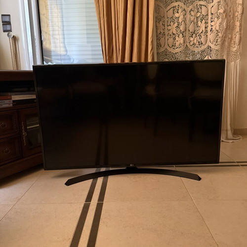 LG 49 4K Smart TV 49UJ634V with EON Smart TV Box like new