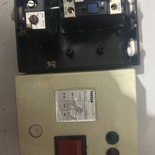 Remote-controlled magnetic power relay with thermal protection in sealed box