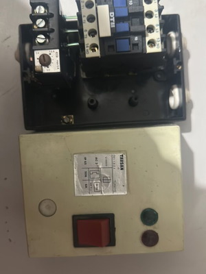 Remote-controlled magnetic power relay with thermal protection in sealed box