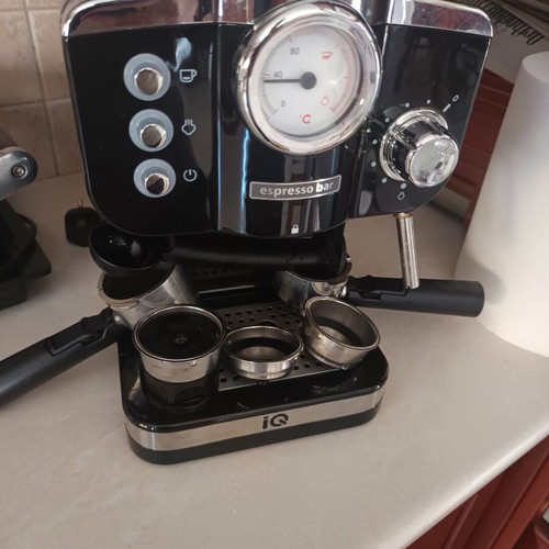 IQ Espresso Machine 1100W 20bar Pressure Black CM-175 like new