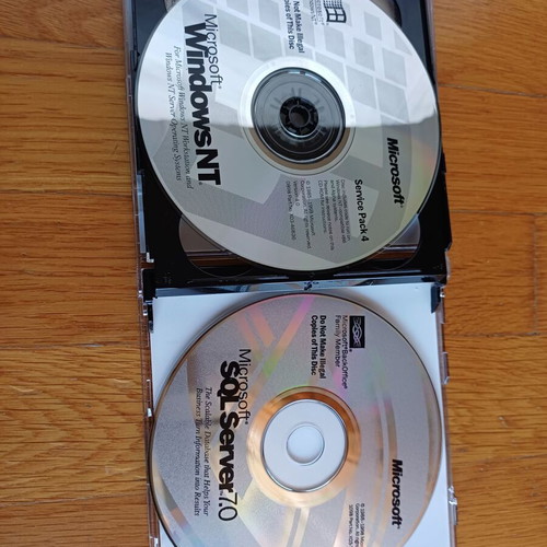 Microsoft SQL Server 7.0 like new, 2 CDs