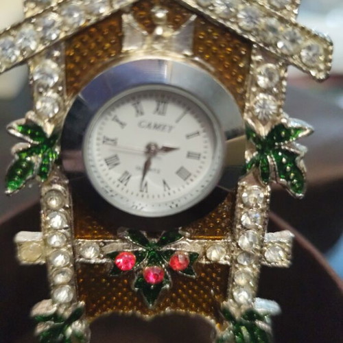 Miniature clock with heart photo frame, analog table clock