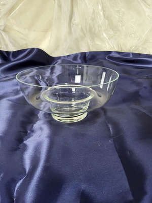 Large glass bowl with foot like new, versatile serving fruit bowl
