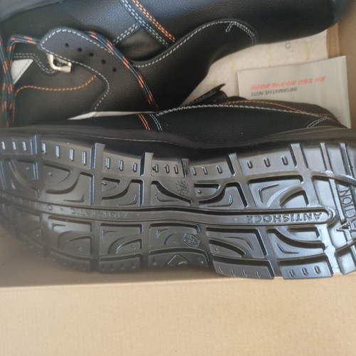 Work shoes new