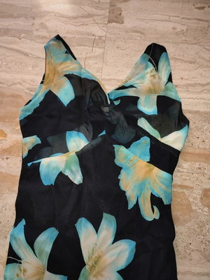 Vintage customised floral midi φόρεμα σαν καινούργιο, μαύρο με κρίνους, μέγεθος XXS/XS