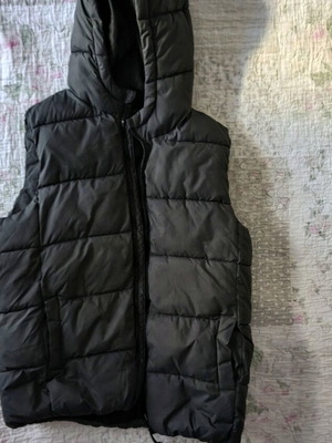 MNG Mango Kids черен безръкавен елек с качулка размер 152 см нов
