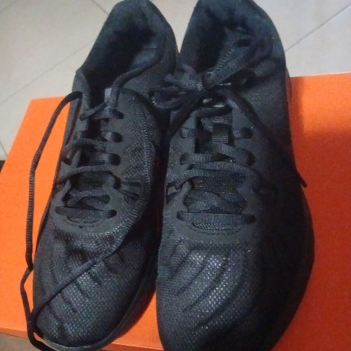 Nike women's athletic shoes size 39 like new, black