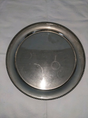 Silver plate round serving tray like new with cord design 34cm
