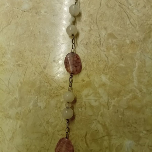 Long necklace with pink and beige stones, adjustable length