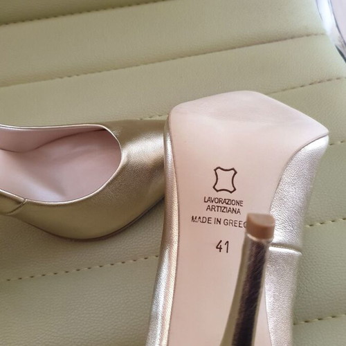 Mark Milan pumps new, size 41, gold color