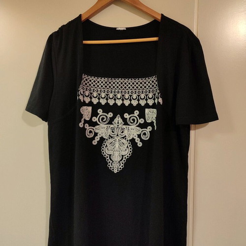 Blouse used, black and white, fits L-XL