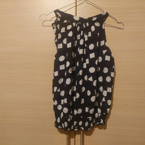 Vintage top black with white geometric shapes used, S/M