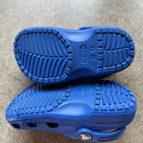 Crocs blue clogs size C8, 24-25