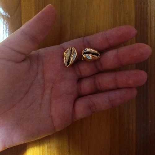 Handmade earrings with gold shells new