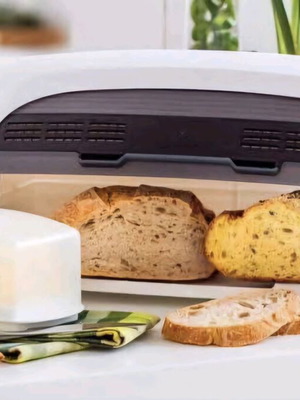 Tupperware Smart Bread Box with Lid new