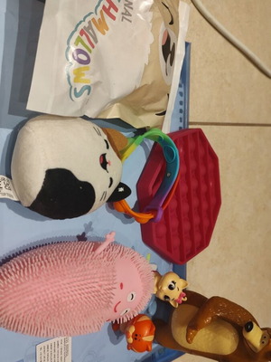 Small assorted toys used, pack of 8 pieces