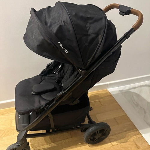 Nuna stroller like new, premium quality, easy folding
