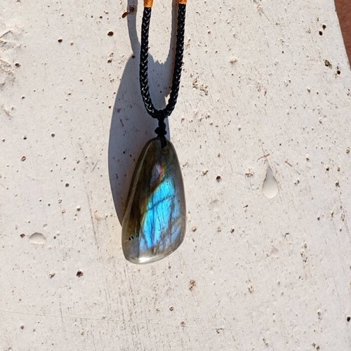 Natural labradorite necklace like new with iridescence