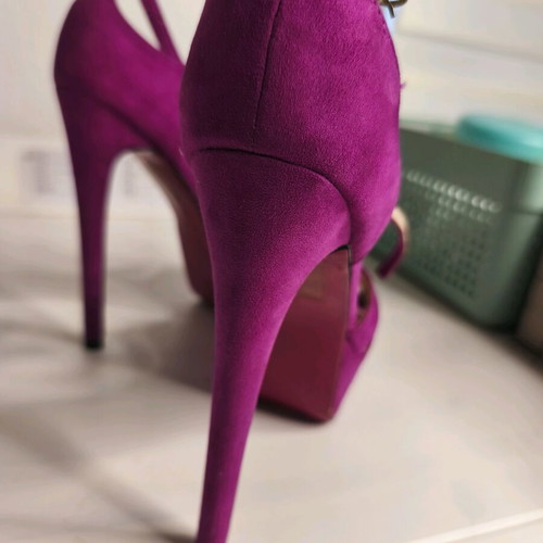 Diamantique Magenta Pink Suede Platform Heels Size 40 Like New