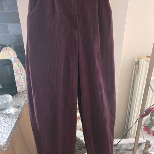 Corduroy baggy pants like new, size M, red with belt