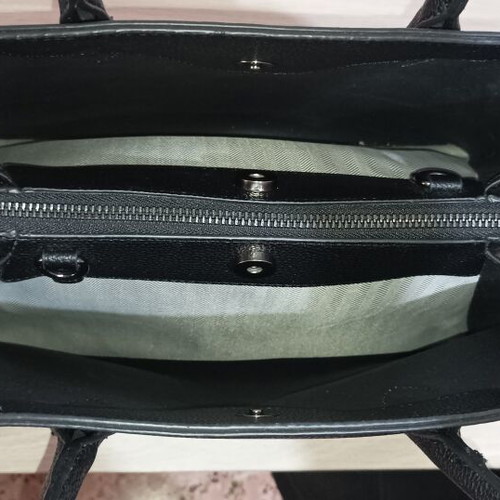 Black shoulder bag like new, medium size with side pockets