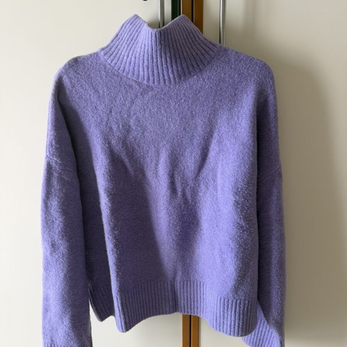 Zara lilac sweater, size M