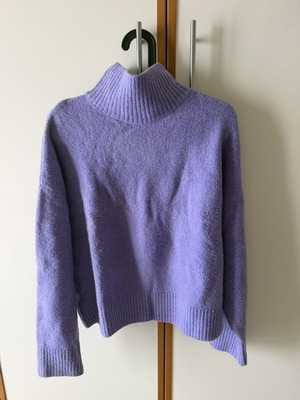 Zara lilac sweater, size M