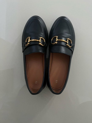 Loafers with thick sole Luigi black like new, size 38