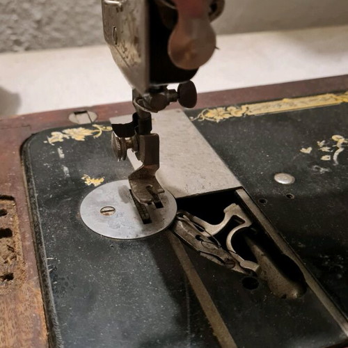 Singer sewing machine manual collectible used