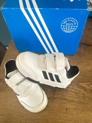 Adidas sport shoe like new for boys and girls size 23