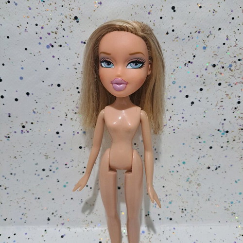 Bratz Birthday Bash Cloe doll used with flaws