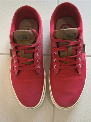 Vans casual shoes size 43 like new