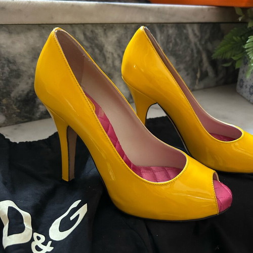 Dolce & Gabbana yellow pumps size 36.5 like new