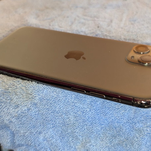 Housing iPhone 11 Pro Max like new with charging cable and wireless coil