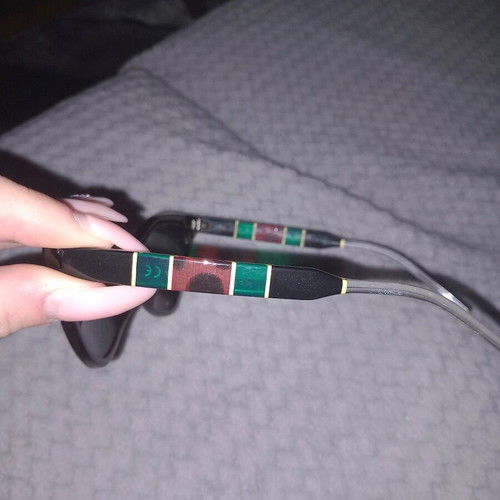 Sunglasses like new with elegant detail