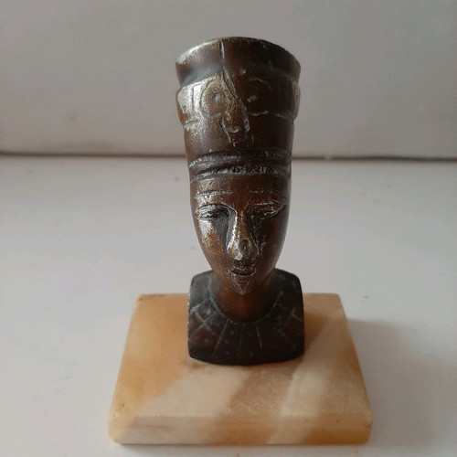 Metal bust of Nefertiti used with marble base